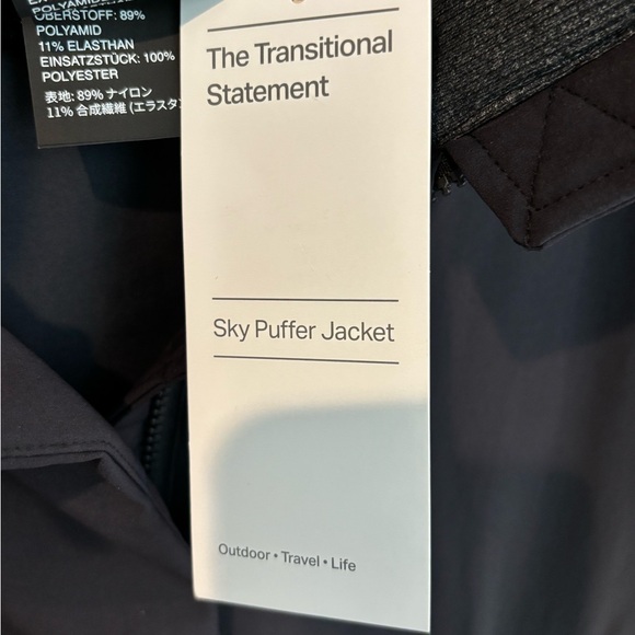 Vuori Womens Sky Puffer Jacket in black, size small.
New with tags! - Picture 6 of 14